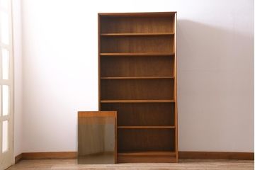 ヴィンテージ家具　イギリスビンテージ　HERBERT E. GIBBS(ハーバート・E・ギブス)　チーク材　シンプルモダンな薄型キャビネット(収納棚、飾り棚、シェルフ)(R-044883)