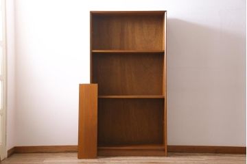 ヴィンテージ家具　イギリスビンテージ　HERBERT E. GIBBS(ハーバート・E・ギブス)　チーク材　シンプルモダンな薄型キャビネット(収納棚、飾り棚、シェルフ)(R-044883)