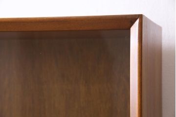 ヴィンテージ家具　イギリスビンテージ　HERBERT E. GIBBS(ハーバート・E・ギブス)　チーク材　シンプルモダンな薄型キャビネット(収納棚、飾り棚、シェルフ)(R-044883)