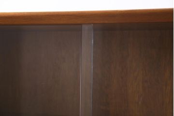 ヴィンテージ家具　イギリスビンテージ　HERBERT E. GIBBS(ハーバート・E・ギブス)　チーク材　シンプルモダンな薄型キャビネット(収納棚、飾り棚、シェルフ)(R-044883)