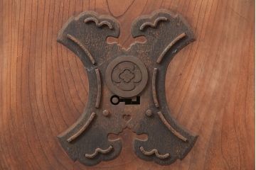 アンティーク建具　明治大正期　総ケヤキ材一枚板　和の雰囲気漂う蔵戸(玄関戸、引き戸、建具)(R-044885)