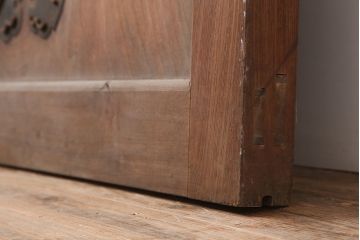 アンティーク建具　明治大正期　総ケヤキ材一枚板　和の雰囲気漂う蔵戸(玄関戸、引き戸、建具)(R-044885)