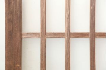 アンティーク建具　昭和初期　ヒノキ材・腰板ケヤキ材　背高サイズの格子ガラス戸2枚セット(引き戸、建具、蔵戸、玄関戸)(R-044887)