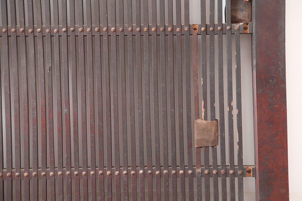 アンティーク建具　明治期　総ケヤキ材　味わい深い雰囲気たっぷりの格子蔵戸(玄関戸、格子戸、引き戸、建具)(R-044888)