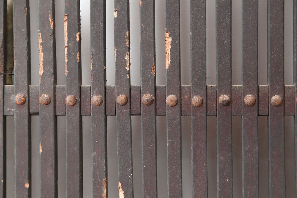 アンティーク建具　明治期　総ケヤキ材　味わい深い雰囲気たっぷりの格子蔵戸(玄関戸、格子戸、引き戸、建具)(R-044888)