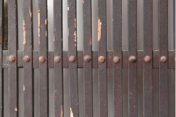 アンティーク建具　明治期　総ケヤキ材　味わい深い雰囲気たっぷりの格子蔵戸(玄関戸、格子戸、引き戸、建具)(R-044888)