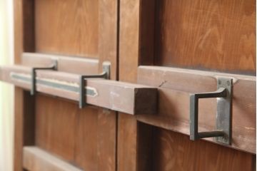 アンティーク建具　大正昭和初期　総ヒノキ材・一枚板　両開き　特大サイズ!古い木の質感が魅力の門扉一対(蔵戸、建具)(R-044891)