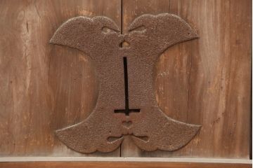 アンティーク建具　明治大正期　ヒノキ材の質感が情緒あふれる蔵戸(玄関戸、引き戸、建具)(R-044894)