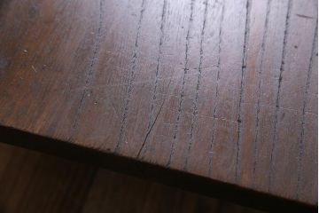 アンティーク家具　明治大正期　ケヤキ材　天板一枚板　引き出し付き　深みのある木味が魅力の文机(ローテーブル、座机)(R-044895)