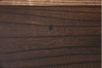 アンティーク家具　明治大正期　ケヤキ材　天板一枚板　引き出し付き　深みのある木味が魅力の文机(ローテーブル、座机)(R-044895)