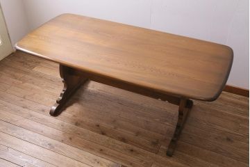 ヴィンテージ家具　イギリスビンテージ　ERCOL(アーコール)　エルム材　クラシカルな印象のダイニングテーブル(リフェクトリーテーブル)(R-044896)