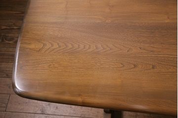 ヴィンテージ家具　イギリスビンテージ　ERCOL(アーコール)　エルム材　クラシカルな印象のダイニングテーブル(リフェクトリーテーブル)(R-044896)
