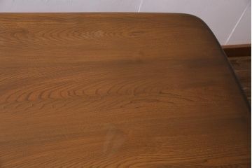 ヴィンテージ家具　イギリスビンテージ　ERCOL(アーコール)　エルム材　クラシカルな印象のダイニングテーブル(リフェクトリーテーブル)(R-044896)