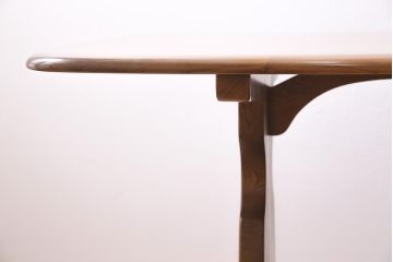 ヴィンテージ家具　イギリスビンテージ　ERCOL(アーコール)　エルム材　クラシカルな印象のダイニングテーブル(リフェクトリーテーブル)(R-044896)