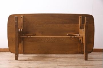 ヴィンテージ家具　イギリスビンテージ　ERCOL(アーコール)　エルム材　クラシカルな印象のダイニングテーブル(リフェクトリーテーブル)(R-044896)