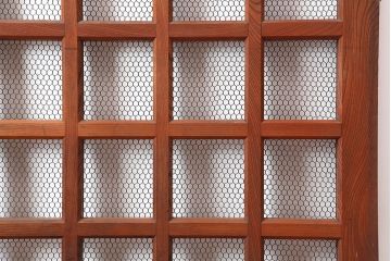 アンティーク建具　明治大正期　総ケヤキ材　重厚な和空間を演出する格子蔵戸(きつね格子、狐格子、建具、玄関戸、格子戸、マス目、升目)(R-044897)