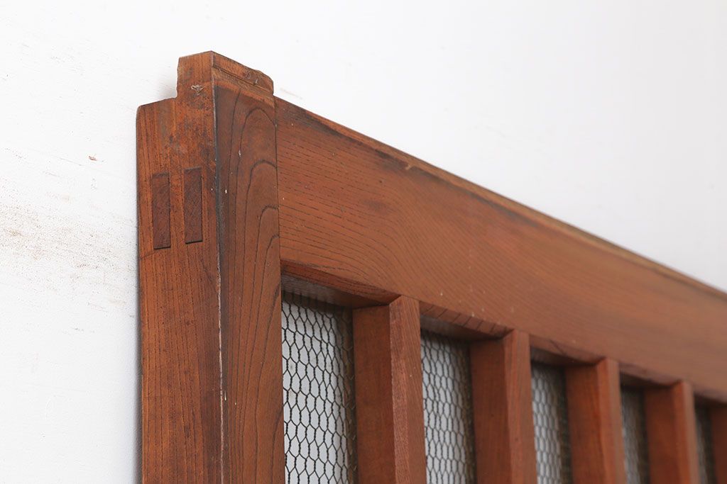 アンティーク建具　明治大正期　総ケヤキ材　重厚な和空間を演出する格子蔵戸(きつね格子、狐格子、建具、玄関戸、格子戸、マス目、升目)(R-044897)