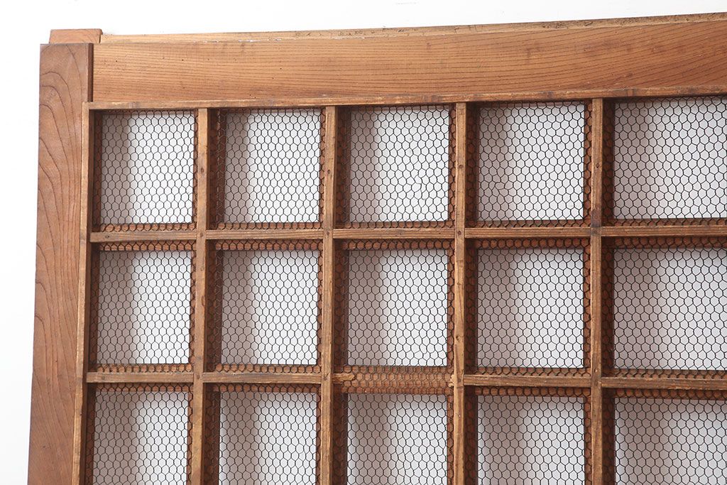 アンティーク建具　明治大正期　総ケヤキ材　重厚な和空間を演出する格子蔵戸(きつね格子、狐格子、建具、玄関戸、格子戸、マス目、升目)(R-044897)