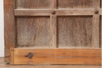 アンティーク建具　大正昭和初期　ヒノキ材　升目格子が目を惹く蔵戸(玄関戸、引き戸、建具)(R-044898)