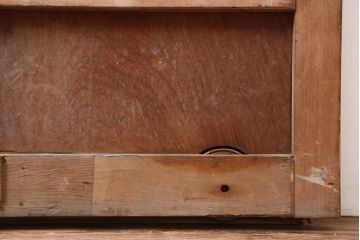 アンティーク建具　大正昭和初期　ヒノキ材　升目格子が目を惹く蔵戸(玄関戸、引き戸、建具)(R-044898)