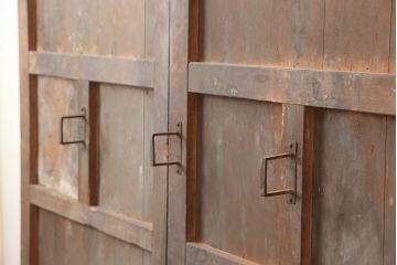 アンティーク建具　ヒノキ材　昭和初期　味わいのある風合いの門扉一対(蔵戸、建具、玄関戸)(R-044900)