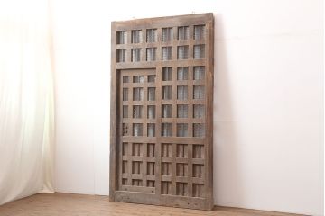 アンティーク建具　明治期　ヒノキ材製の古いくぐり戸(蔵戸、建具、玄関戸)(R-044901)