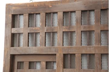 アンティーク建具　明治期　ヒノキ材製の古いくぐり戸(蔵戸、建具、玄関戸)(R-044901)