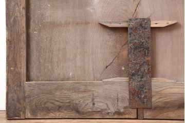 アンティーク建具　明治期　巾着金具　総ケヤキ材　堅牢な佇まいの格子蔵戸(建具、玄関戸)(R-044902)