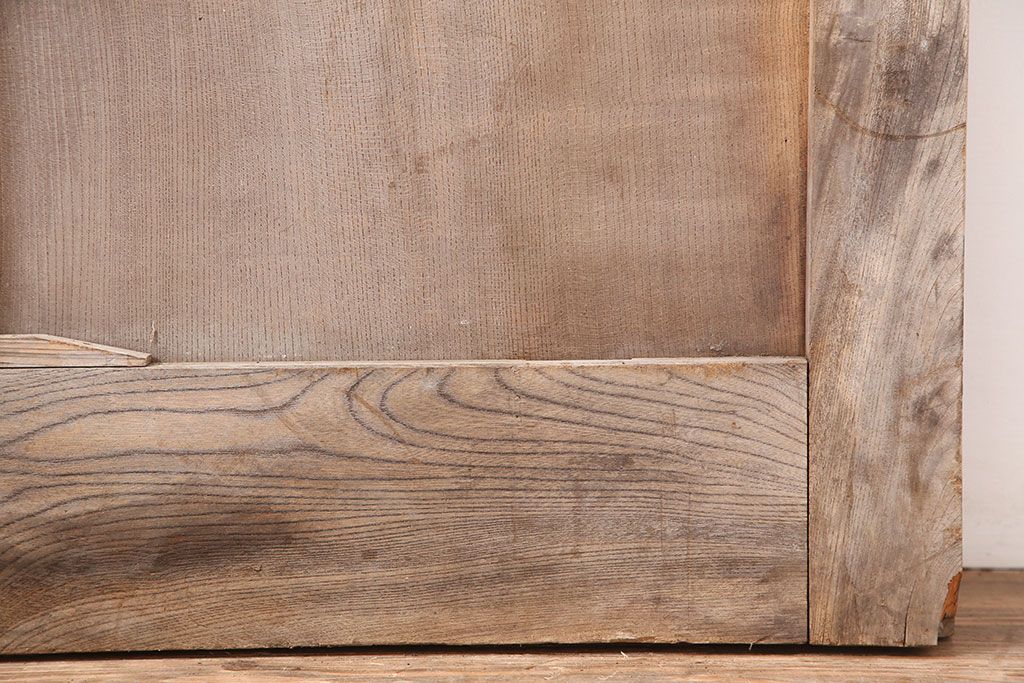 アンティーク建具　明治期　巾着金具　総ケヤキ材　堅牢な佇まいの格子蔵戸(建具、玄関戸)(R-044902)