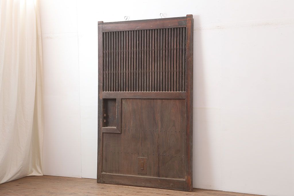 アンティーク建具　明治～大正期　総ケヤキ材　重厚感漂う格子蔵戸　(R-044903)