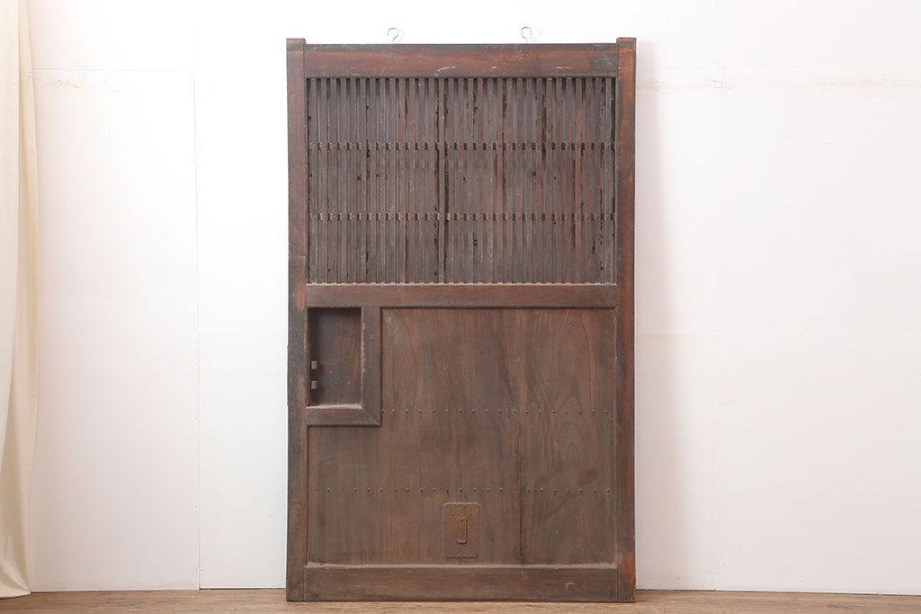 アンティーク建具　明治～大正期　総ケヤキ材　重厚感漂う格子蔵戸　(R-044903)
