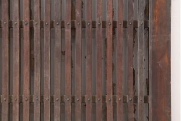 アンティーク建具　明治～大正期　総ケヤキ材　重厚感漂う格子蔵戸　(R-044903)