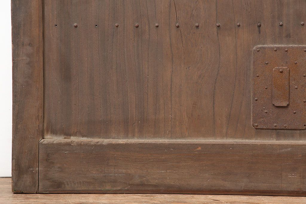 アンティーク建具　明治～大正期　総ケヤキ材　重厚感漂う格子蔵戸　(R-044903)