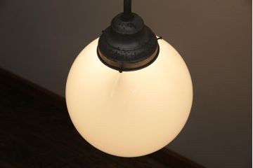 ビンテージ照明　シャビーな風合いが魅力の大きな天井照明(吊り下げ照明、ペンダントライト)(R-044904)