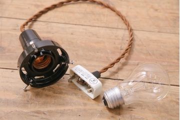 アンティーク照明　昭和レトロ　懐かしさ溢れる平笠シェードのペンダントライト(天井照明、吊り下げ照明、電笠)(R-044910)