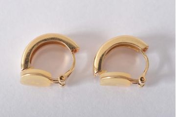 ヴィンテージアクセサリー　K18　モダンなデザインのビンテージゴールドイヤリング(R-044915)