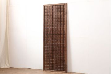 アンティーク建具　明治大正期　味のある風合いの格子扉(木製ドア)(R-044929)