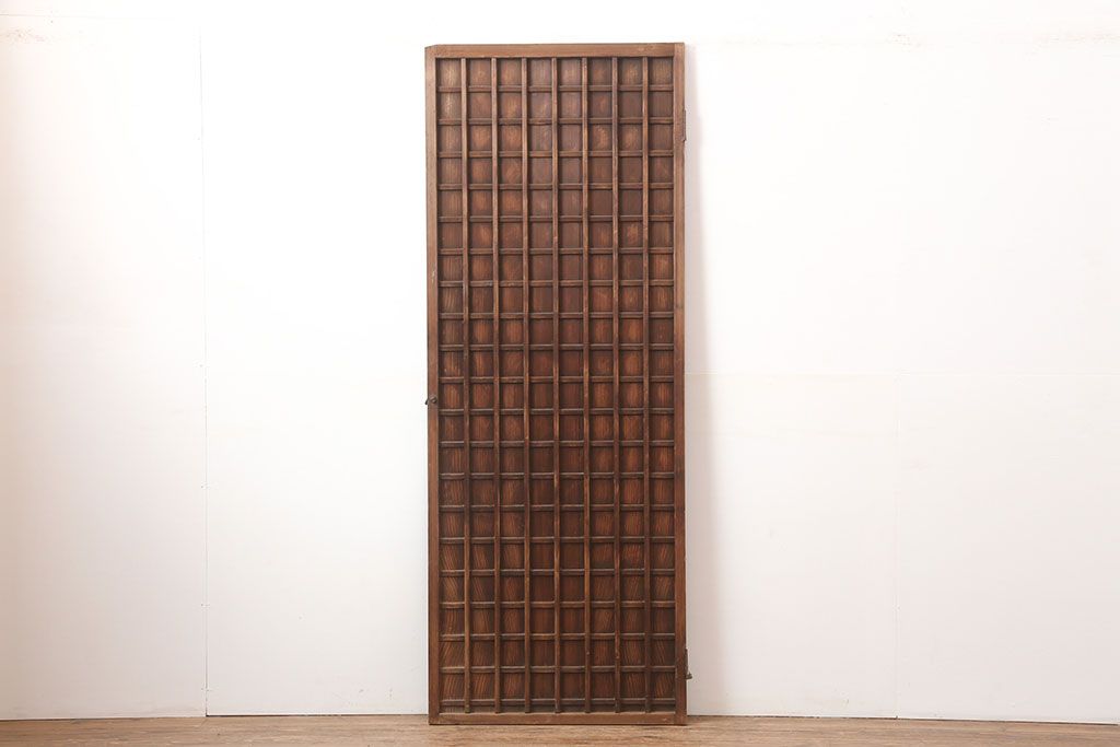 アンティーク建具　明治大正期　味のある風合いの格子扉(木製ドア)(R-044929)