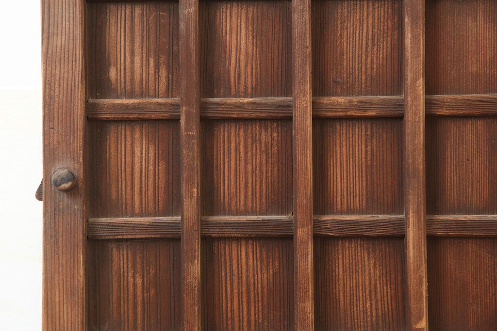 アンティーク建具　明治大正期　味のある風合いの格子扉(木製ドア)(R-044929)