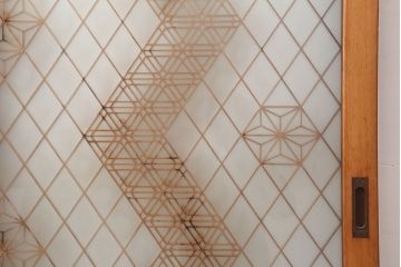 アンティーク建具　昭和中期　胡麻・麻の葉　組子がおしゃれなガラス戸2枚セット(引き戸、建具)(R-044935)