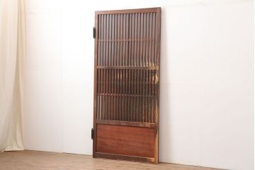 アンティーク建具　昭和初期　自由蝶番付き　腰板ケヤキ材　和の雰囲気漂うガラス入り格子扉(木製ドア)(R-044937)