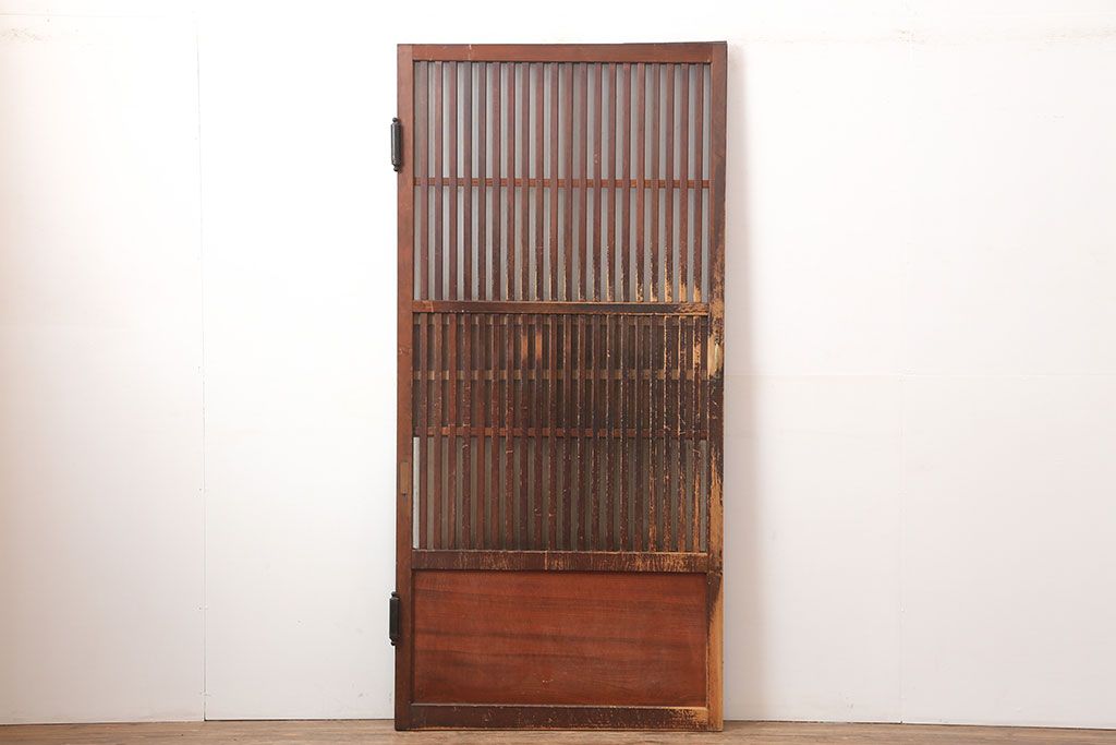 アンティーク建具　昭和初期　自由蝶番付き　腰板ケヤキ材　和の雰囲気漂うガラス入り格子扉(木製ドア)(R-044937)