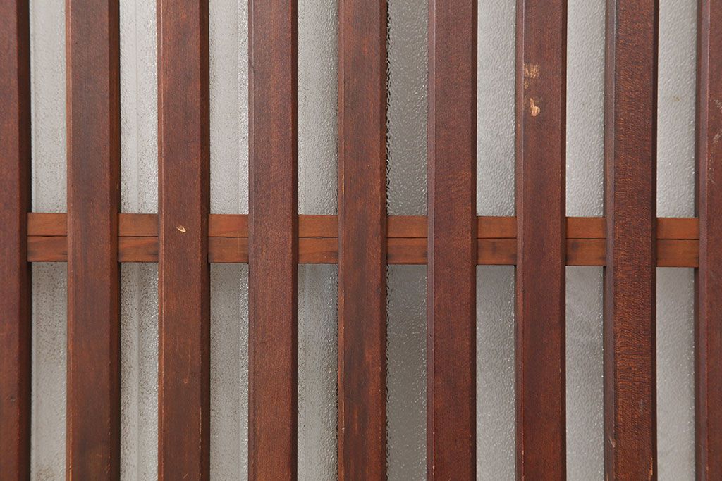 アンティーク建具　昭和初期　自由蝶番付き　腰板ケヤキ材　和の雰囲気漂うガラス入り格子扉(木製ドア)(R-044937)