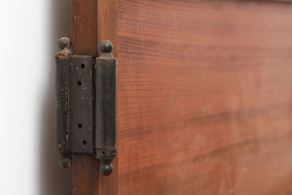 アンティーク建具　昭和初期　自由蝶番付き　腰板ケヤキ材　和の雰囲気漂うガラス入り格子扉(木製ドア)(R-044937)