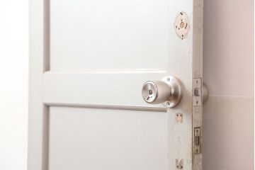 ヴィンテージ建具　昭和中期　フレンチナチュラルな空間に合うペイントドア　(R-044939)