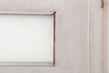 アンティーク建具　昭和中期　ダイヤガラス入り　フレンチシャビーにも合うペイントドア(木製扉)(R-044940)