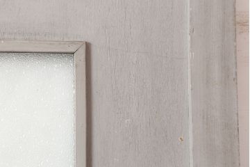 アンティーク建具　昭和中期　ダイヤガラス入り　フレンチシャビーにも合うペイントドア(木製扉)(R-044940)