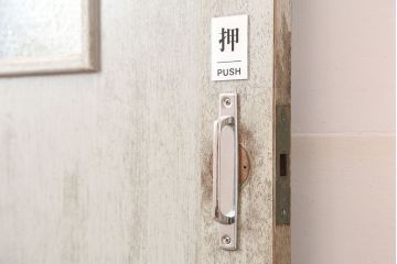 アンティーク建具　昭和中期　レトロなダイヤガラス入りのペイントドア(木製扉)(R-044944)