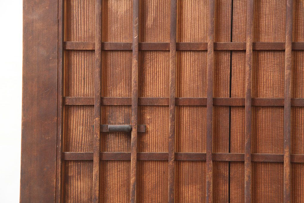 アンティーク建具　昭和初期　木味が魅力の格子入り板戸(扉、木製ドア)(R-044945)
