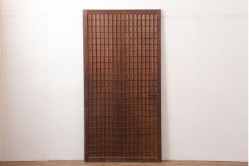 アンティーク建具　昭和初期　木味が魅力の格子入り板戸(扉、木製ドア)(R-044945)